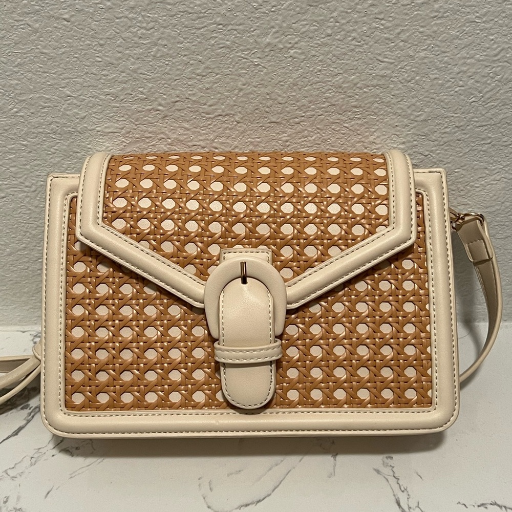 Crossbody handbag